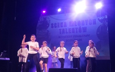 Scena młodych talent&oacute;w  16